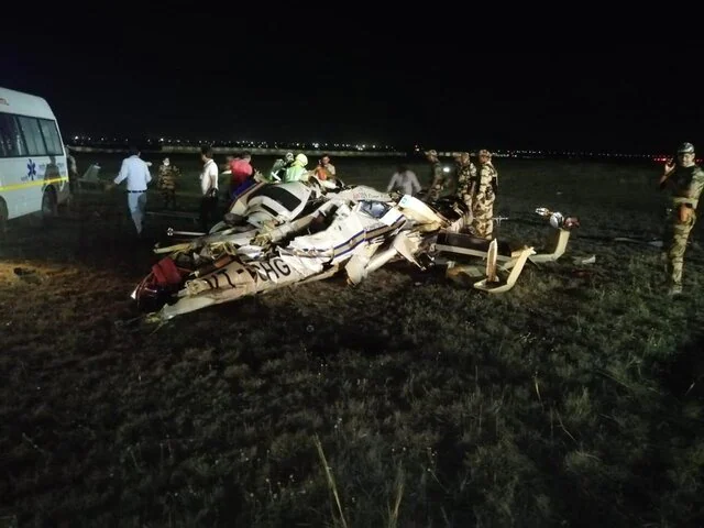 रायपुर हवाई अड्डे पर राज्य सरकार के हेलीकॉप्टर दुर्घटना में दो पायलटों की मौत