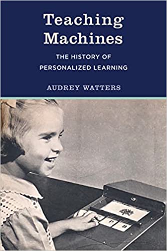 टीचिंग मशीन का कवर: ऑड्रे वाटर्स द्वारा व्यक्तिगत शिक्षण का इतिहास