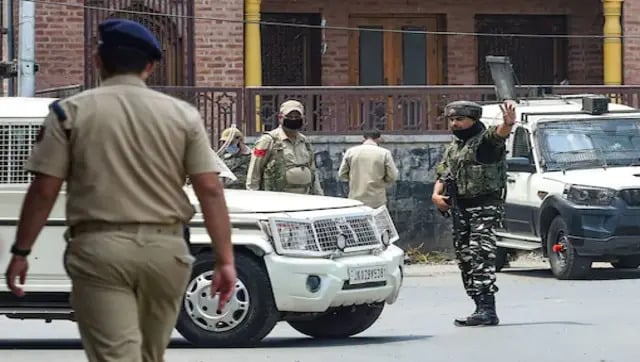 जम्मू-कश्मीर के पुलवामा में आतंकियों ने कश्मीरी पंडित की गोली मारकर हत्या कर दी