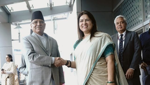 नेपाल के पीएम पुष्प कमल दहल नई दिल्ली पहुंचे, एमओएस मीनाक्षी लेखी ने गर्मजोशी से स्वागत किया