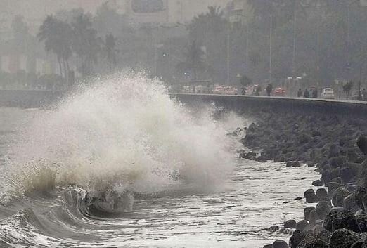 पीएम मोदी ने की समीक्षा बैठक, 15 जून को गुजरात तट से टकरा सकता है बेहद भीषण चक्रवाती तूफान