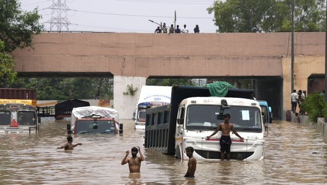 अगर यमुना का पानी घट रहा है तो दिल्ली में अभी भी बाढ़ क्यों है?