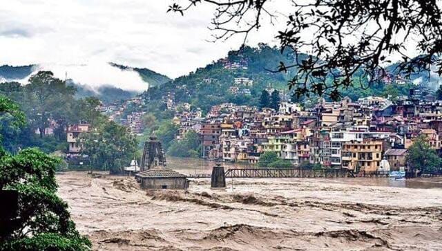 हिमाचल प्रदेश में हिमालयी त्रासदी: 80 मरे, 3,000-4,000 करोड़ रुपये का नुकसान