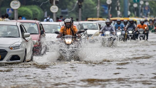 अगर यमुना का पानी घट रहा है तो दिल्ली में अब भी बाढ़ क्यों है?